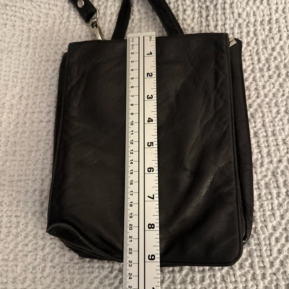 Pelle Studio Black Leather Messenger Bag mens ,Women’s